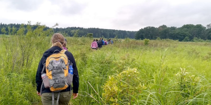 EC and EOI students frequent the UW Arboretum to learn conservationfield techniques like plot sampling and camera traps. Photos by
Meghan Kautzer