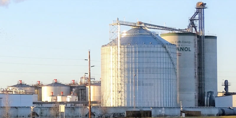 Corn ethanol — made at refineries like this one in Minnesota — has driven land-use changes and crop choices that have resulted in carbon emissions negating any climate benefits from replacing gasoline with ethanol. Photo credit: Tyler Lark