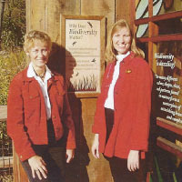 Jane Elder (right) with Biodiversity Project colleague Carol Saunders while visiting the Brookfield Zoo’s biodiversity exhibit. Photo courtesy of Jane Elder