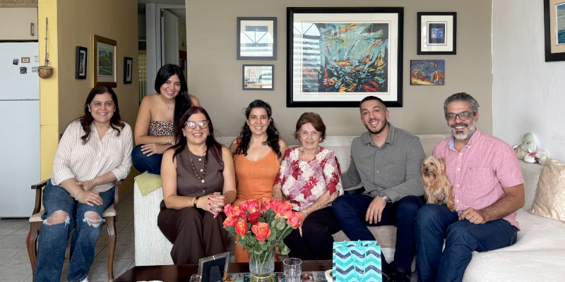 Álvarez-Berríos (center, in orange), and her family.