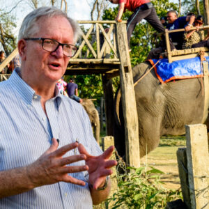 Steve Lawry, director of CIFOR’s Equity, Gender and Tenure research program, visits Baghamara Bufferzone Community Forest. Photo by Chandra Shekhar Karki / CIFOR