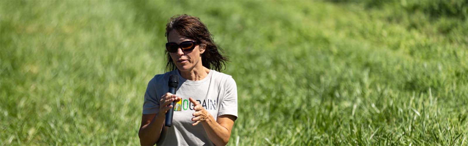 Erin Silva speaking at the UW Arlington Agricultural Research Station